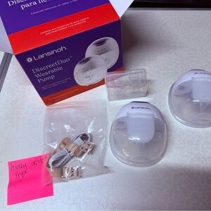 Lansinoh DiscreetDuo Wearable Pump Set in White and Purple